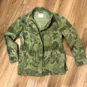 Old Navy camouflage drawstring button up and zipper jacket size small